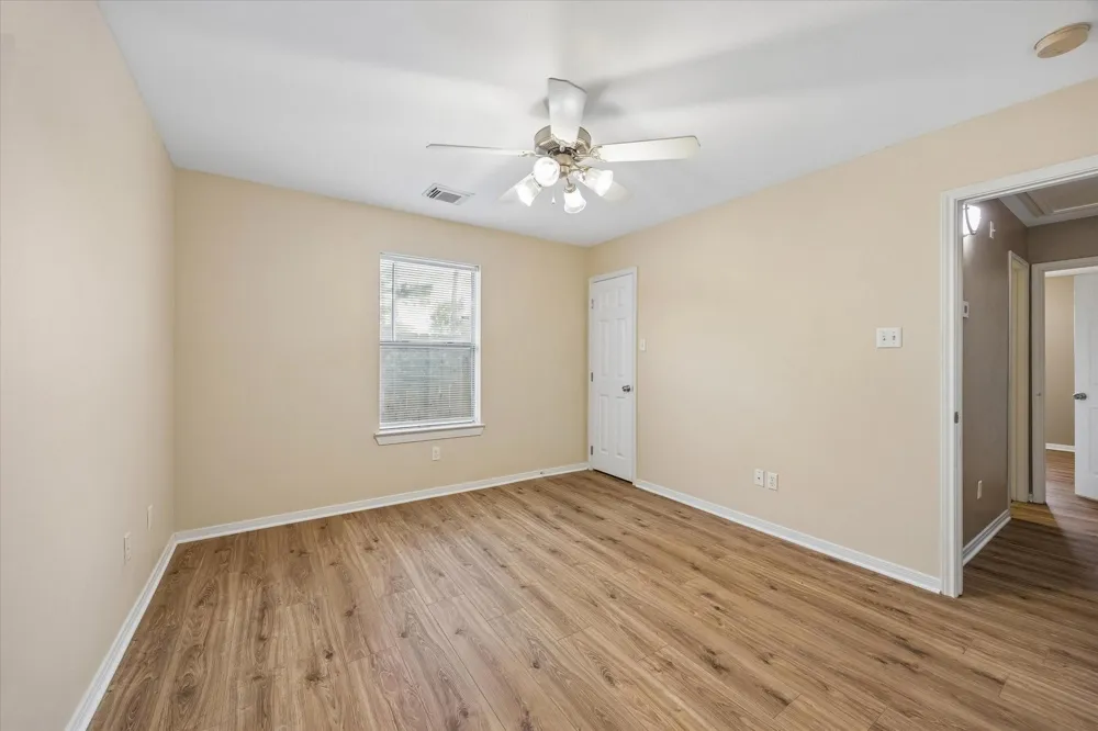 4341 Country Club Drive Dickinson, TX 77539