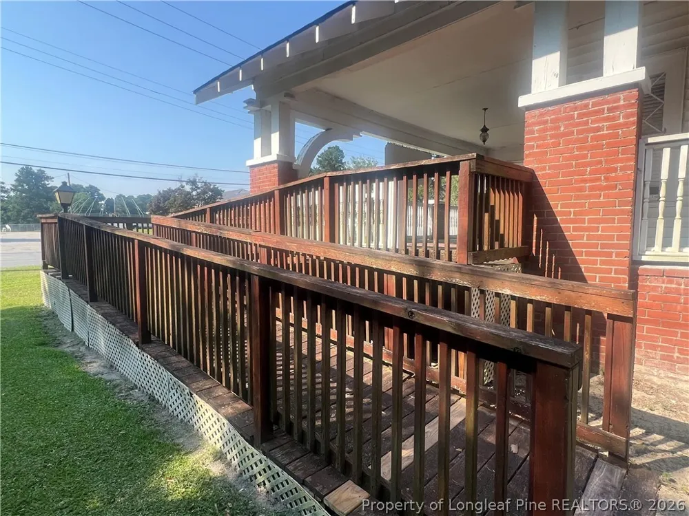 512 Sunset Avenue Clinton, NC 28303