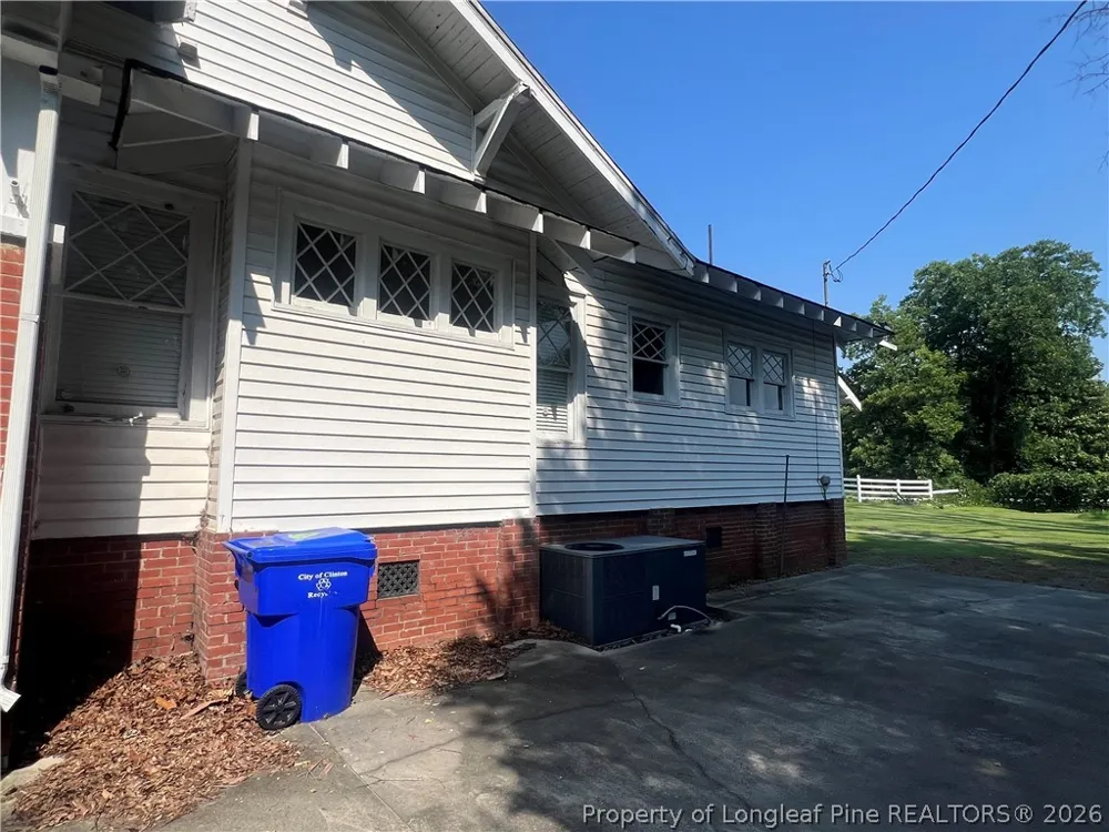 512 Sunset Avenue Clinton, NC 28303