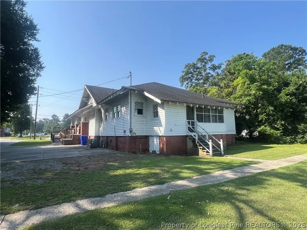 512 Sunset Avenue Clinton, NC 28303