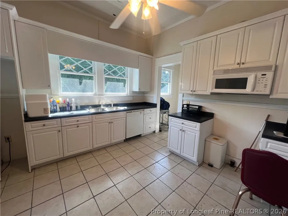 512 Sunset Avenue Clinton, NC 28303