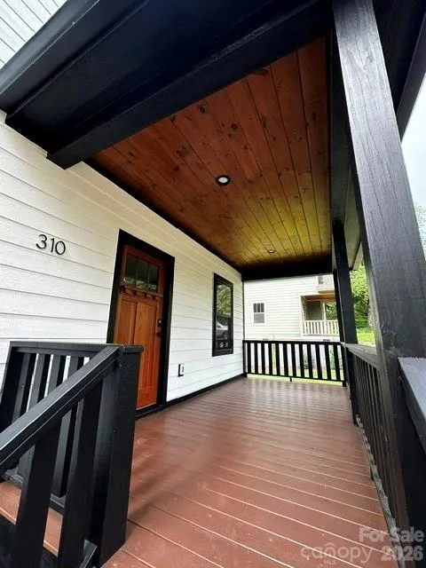 310 Ninth Street Black Mountain, NC 28711