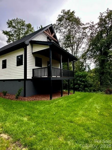 310 Ninth Street Black Mountain, NC 28711