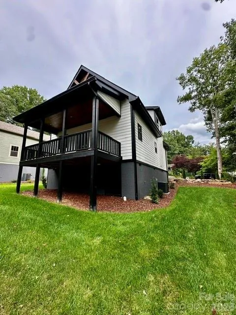 310 Ninth Street Black Mountain, NC 28711