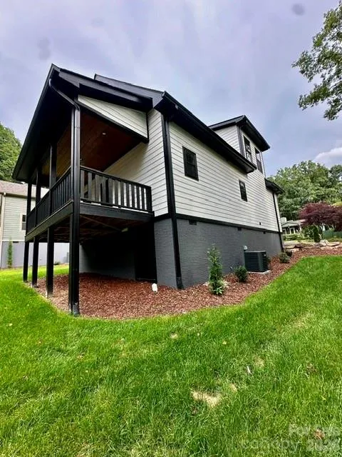 310 Ninth Street Black Mountain, NC 28711