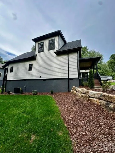 310 Ninth Street Black Mountain, NC 28711