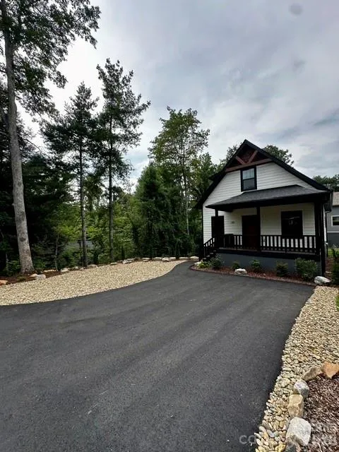 310 Ninth Street Black Mountain, NC 28711