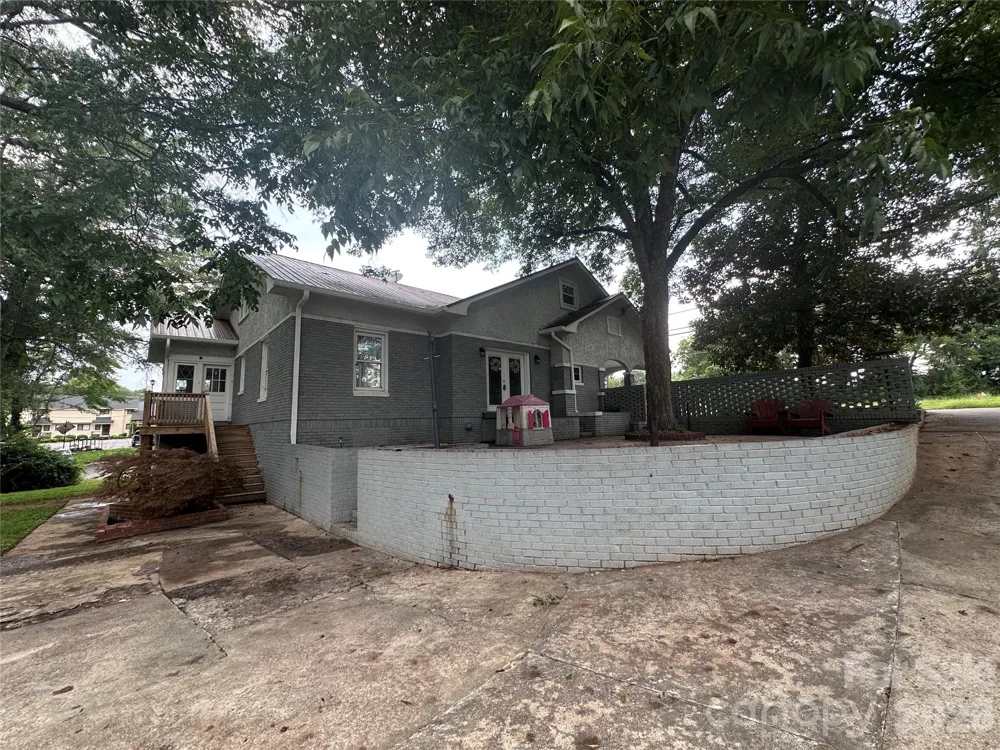 2709 Main Avenue Newton, NC 28658