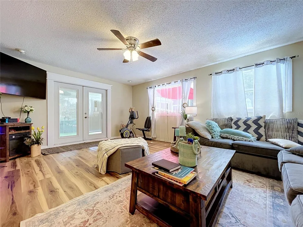 6250 CEDARBROOK DRIVE Pinellas Park, FL 33782