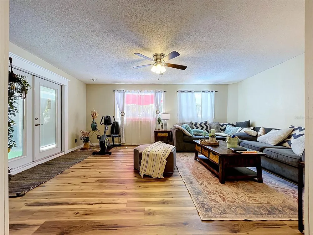 6250 CEDARBROOK DRIVE Pinellas Park, FL 33782