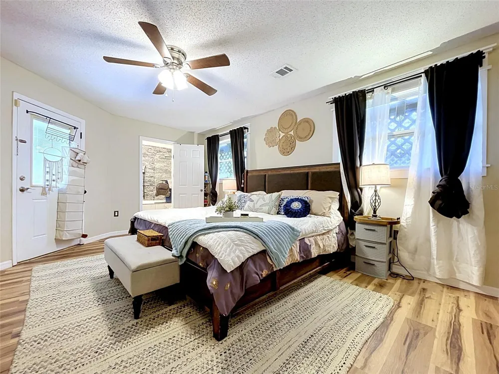 6250 CEDARBROOK DRIVE Pinellas Park, FL 33782