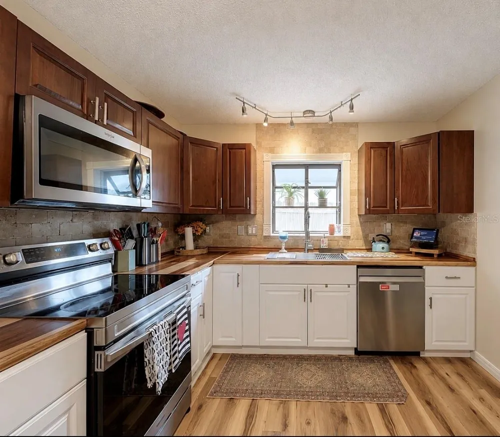 6250 CEDARBROOK DRIVE Pinellas Park, FL 33782