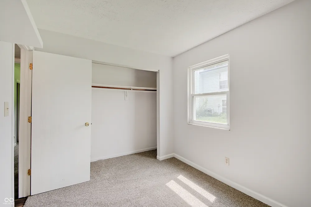 1073 Laura Drive Greenwood, IN 46143