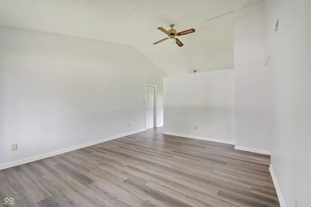 1073 Laura Drive Greenwood, IN 46143