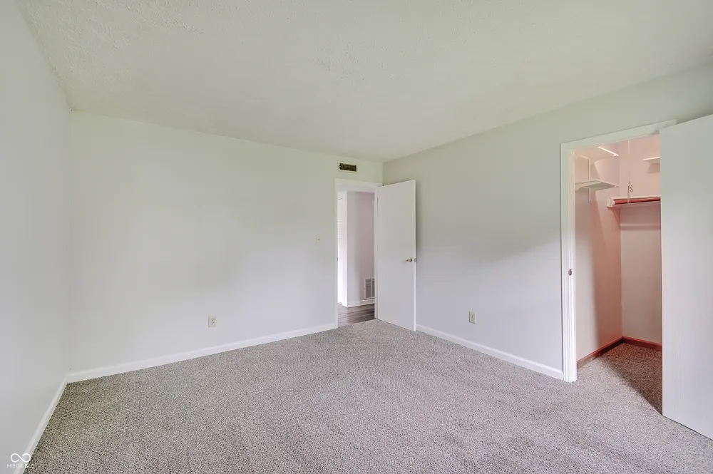 1073 Laura Drive Greenwood, IN 46143