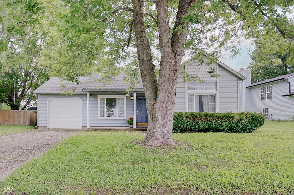 1073 Laura Drive Greenwood, IN 46143