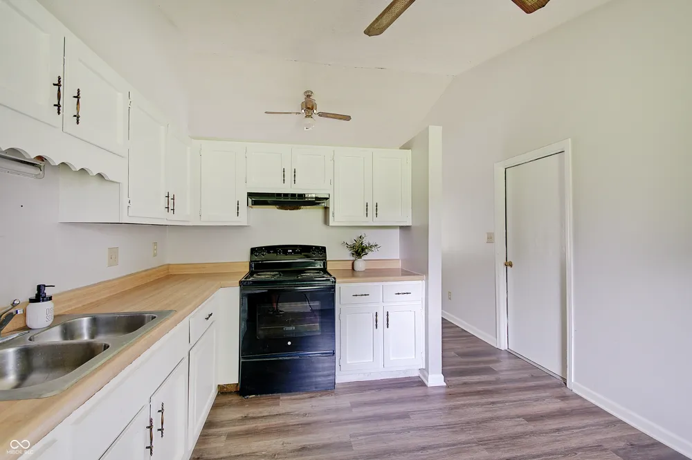1073 Laura Drive Greenwood, IN 46143