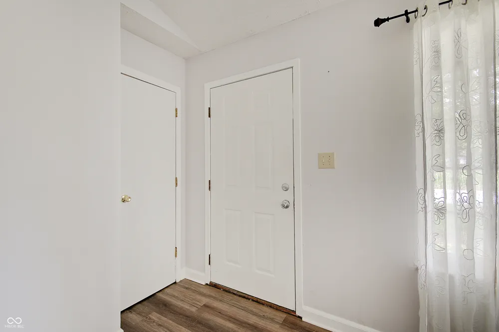 1073 Laura Drive Greenwood, IN 46143