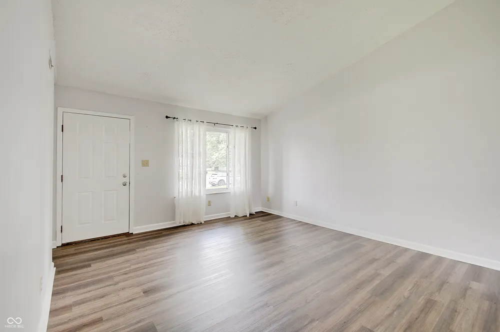 1073 Laura Drive Greenwood, IN 46143