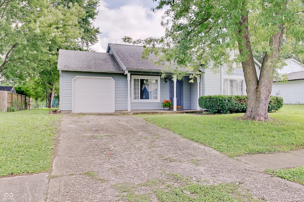 1073 Laura Drive Greenwood, IN 46143