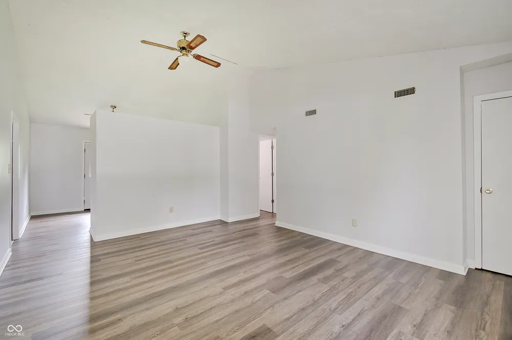 1073 Laura Drive Greenwood, IN 46143