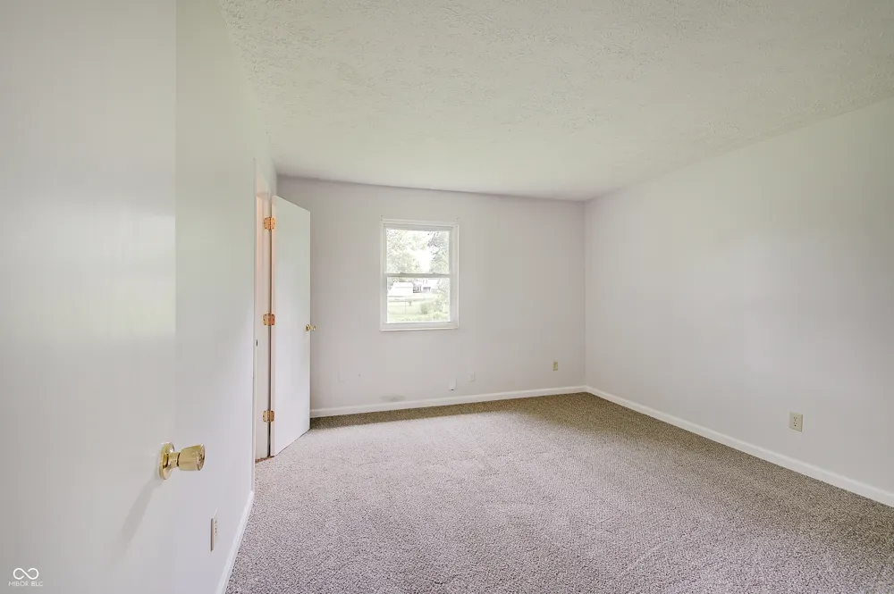 1073 Laura Drive Greenwood, IN 46143