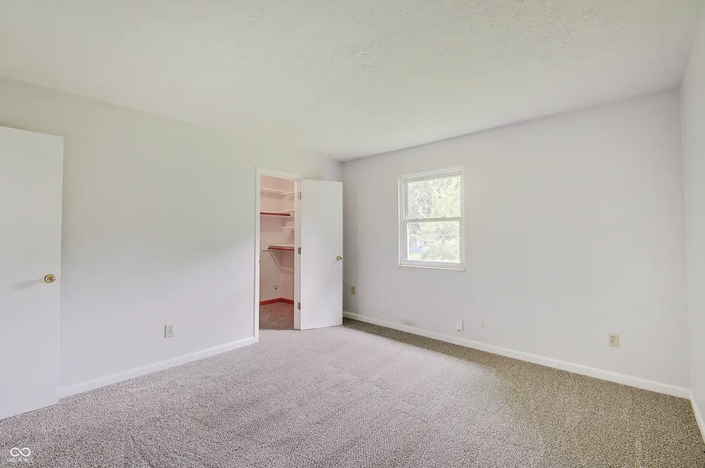 1073 Laura Drive Greenwood, IN 46143