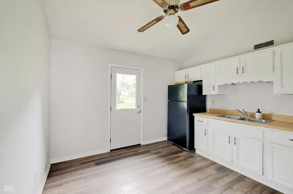 1073 Laura Drive Greenwood, IN 46143