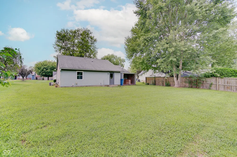 1073 Laura Drive Greenwood, IN 46143