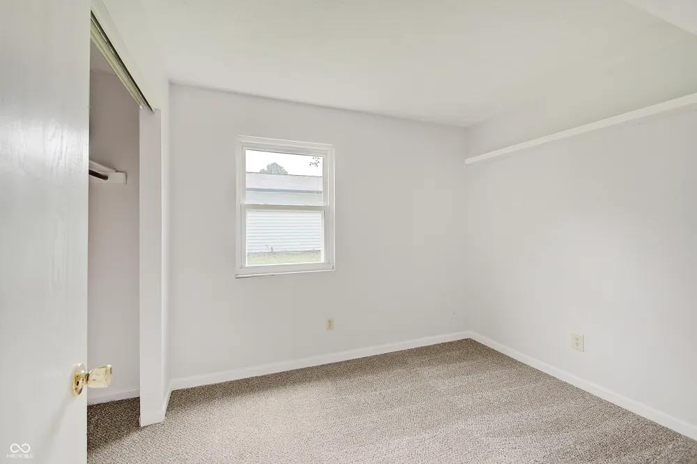 1073 Laura Drive Greenwood, IN 46143