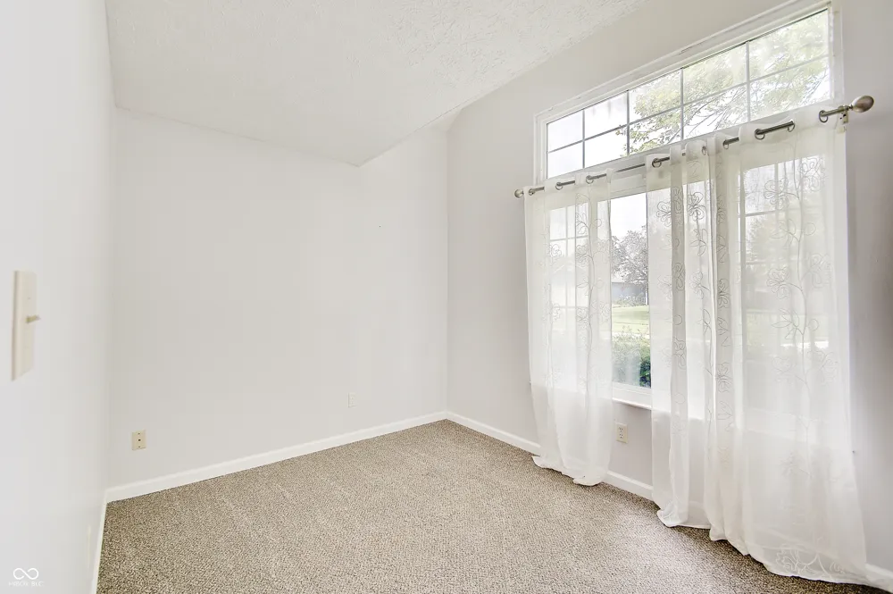 1073 Laura Drive Greenwood, IN 46143