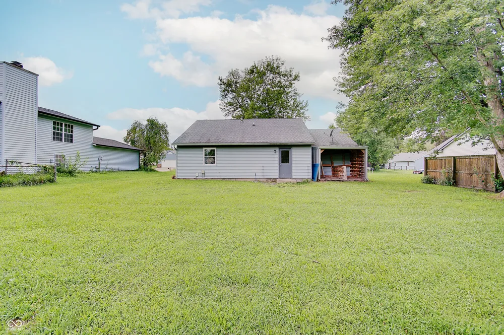 1073 Laura Drive Greenwood, IN 46143