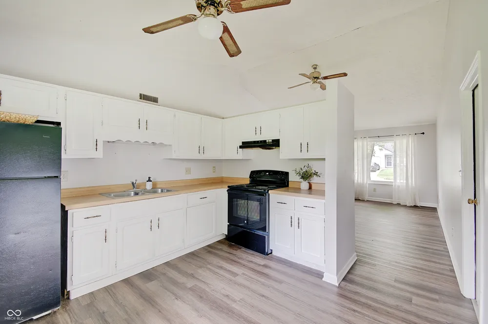 1073 Laura Drive Greenwood, IN 46143