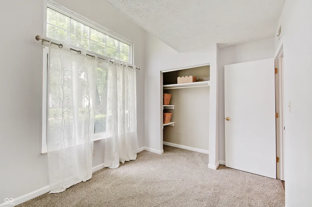 1073 Laura Drive Greenwood, IN 46143
