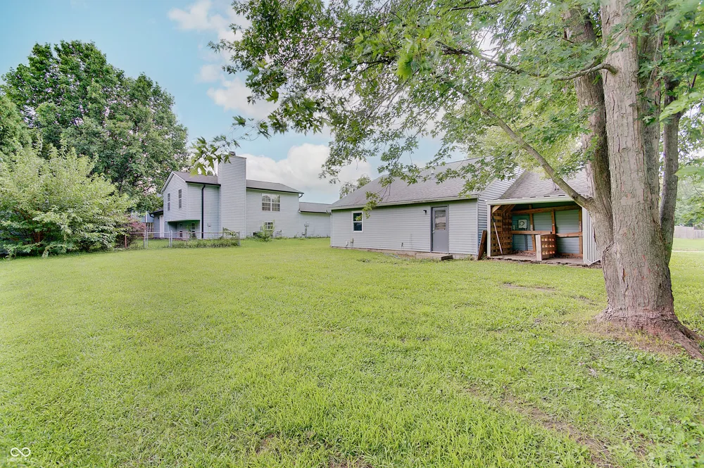 1073 Laura Drive Greenwood, IN 46143