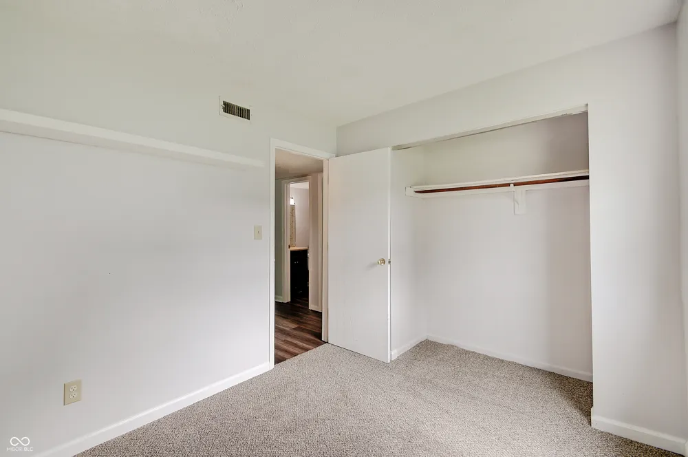 1073 Laura Drive Greenwood, IN 46143