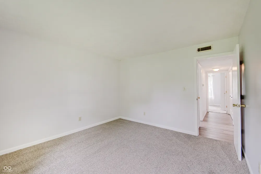 1073 Laura Drive Greenwood, IN 46143