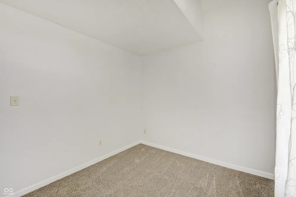 1073 Laura Drive Greenwood, IN 46143