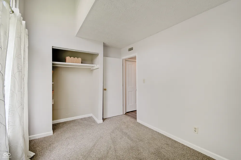 1073 Laura Drive Greenwood, IN 46143