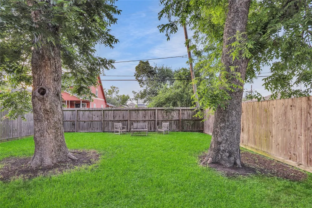 919 E 36th Street Houston, TX 77022