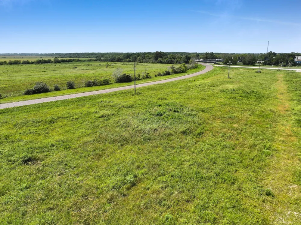 3 S Fm-1724 Anahuac, TX 77514