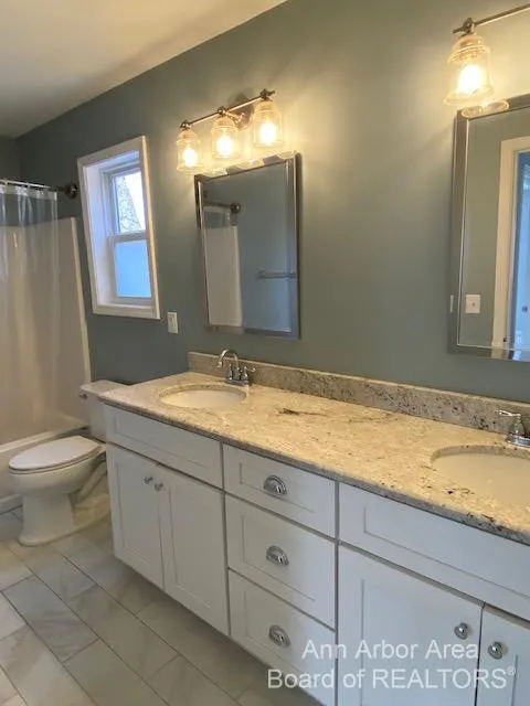 407 Harris Street Saline, MI 48176