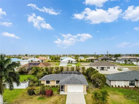 4116 SW 9th Place