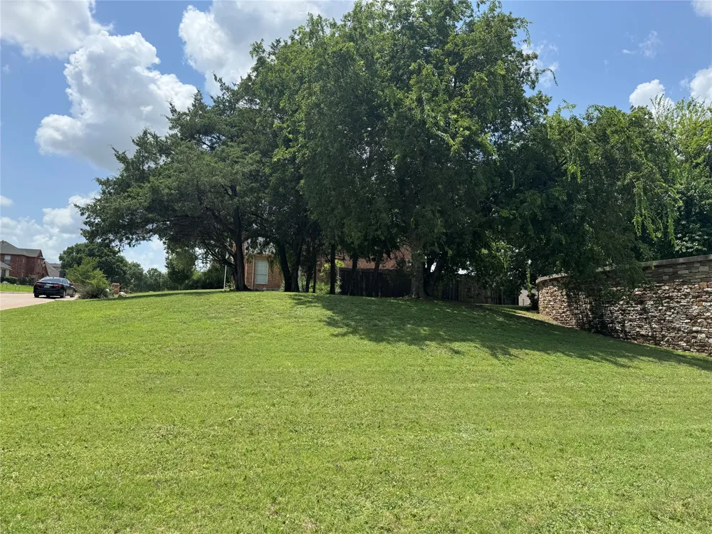 1701 Plum Creek Drive DeSoto, TX 75115