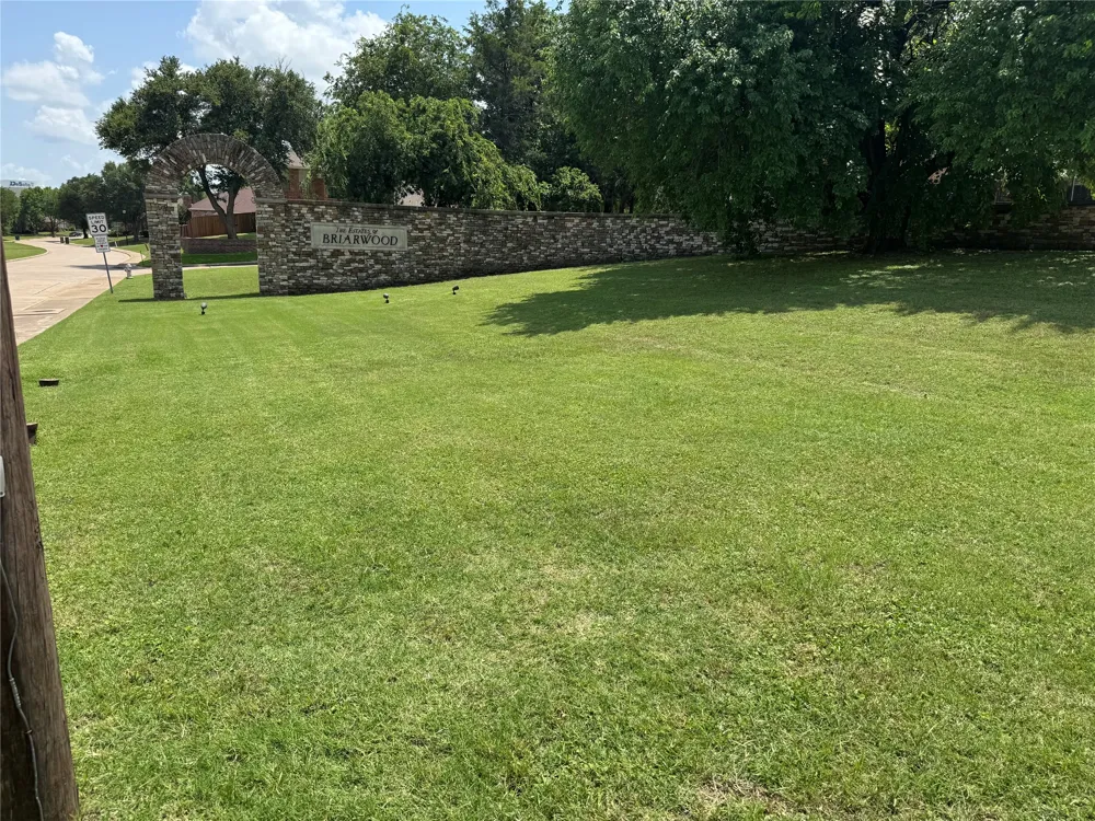1701 Plum Creek Drive DeSoto, TX 75115