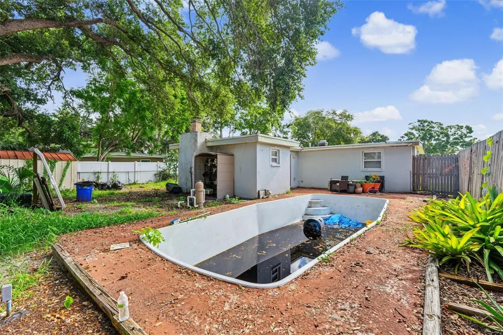 9374 84TH STREET Seminole, FL 33777