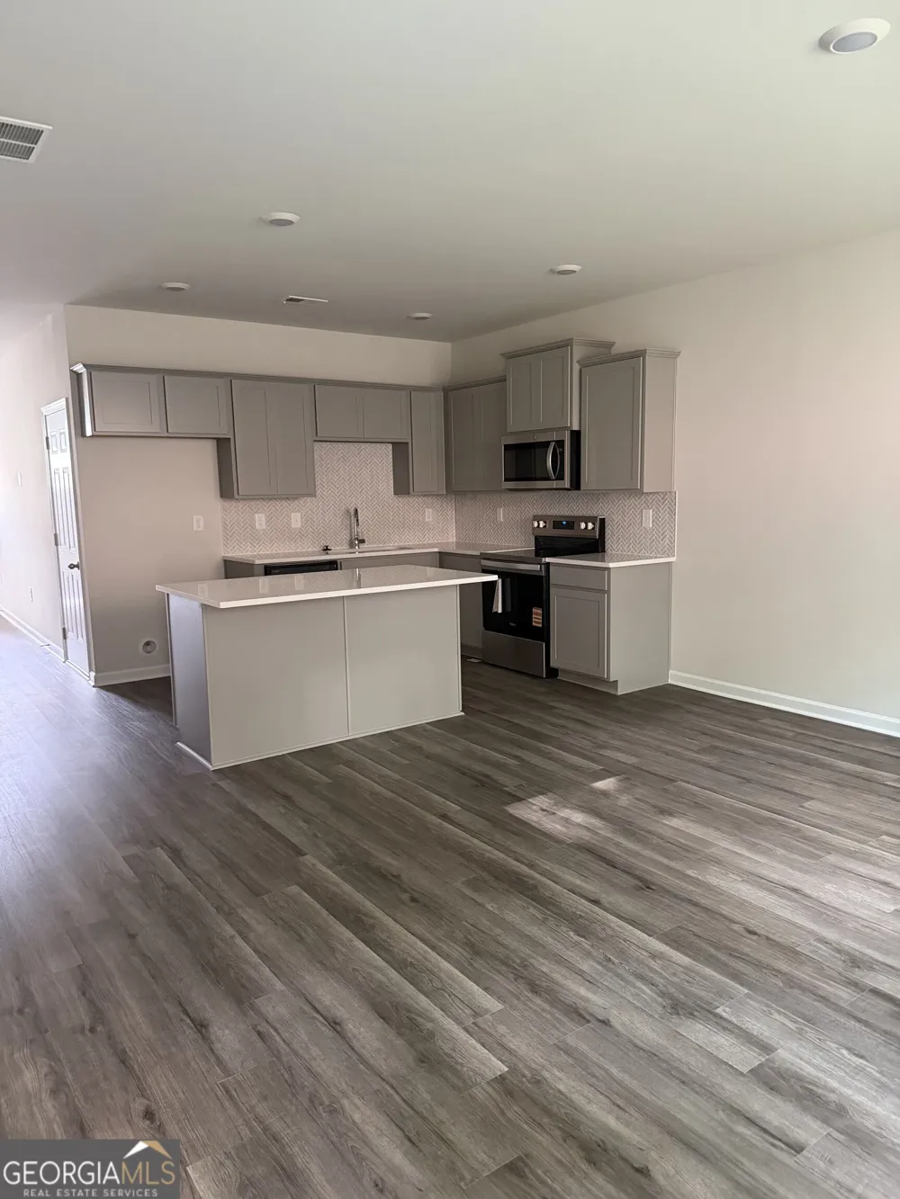 2064 Crossing RD Stone Mountain, GA 30088