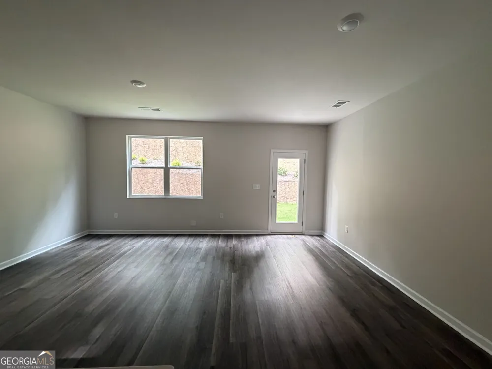 2064 Crossing RD Stone Mountain, GA 30088
