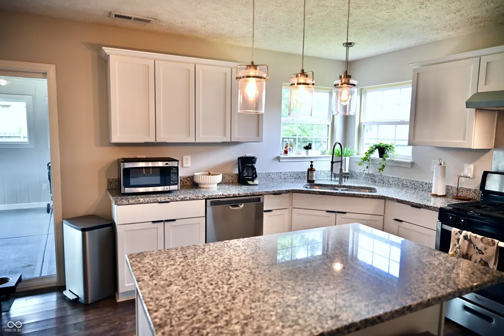 8330 Balmoral Lane Avon, IN 46123