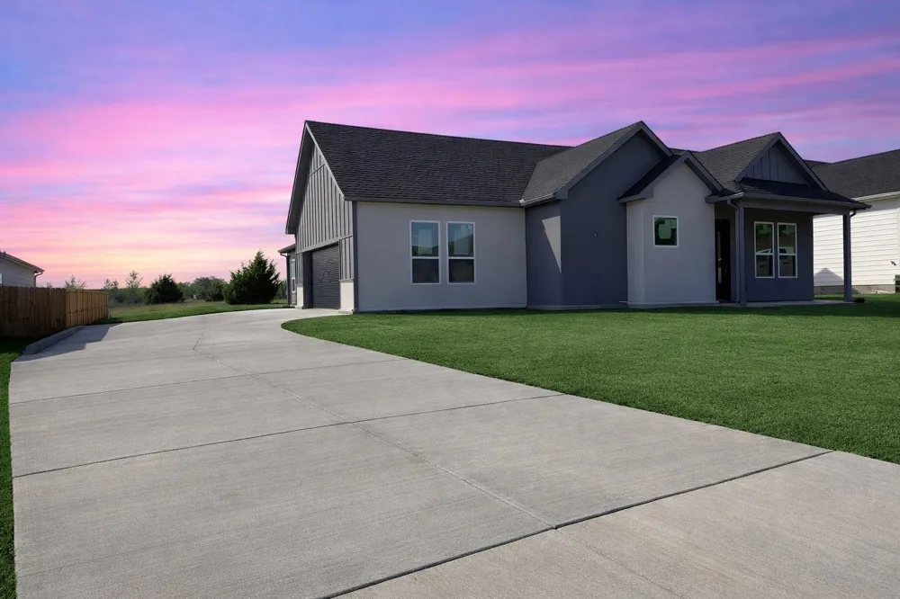 1206 Gannon Lane DeSoto, TX 75115